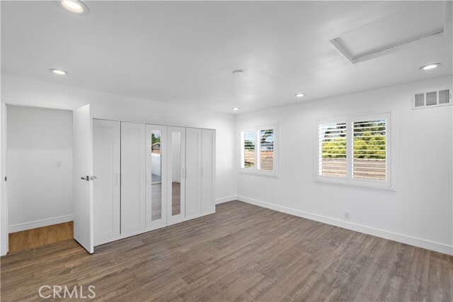 Building Photo - 822 E Borchard Ave