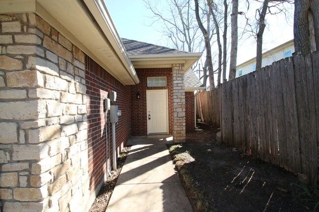 Building Photo - 105-107 Brazos Ln