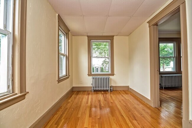 Building Photo - 4 Hillsboro St