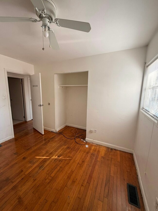 Building Photo - 298 Roxbury Dr