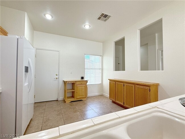 Building Photo - 9824 Garamound Ave