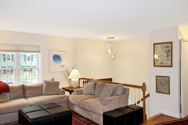 Building Photo - Furnished 2-bedroom / 1-bath