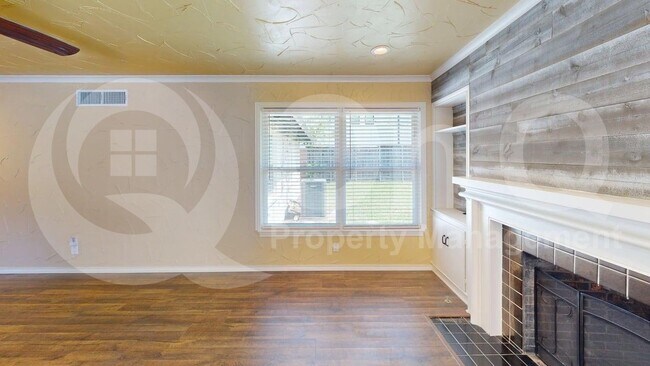 Building Photo - 6458 Royal Ln