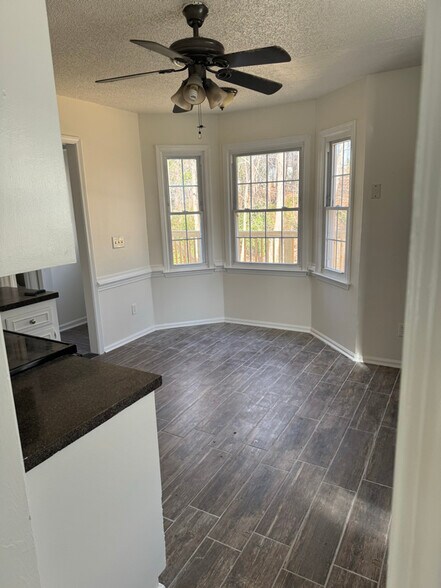 Building Photo - 245 Teesdale Ct