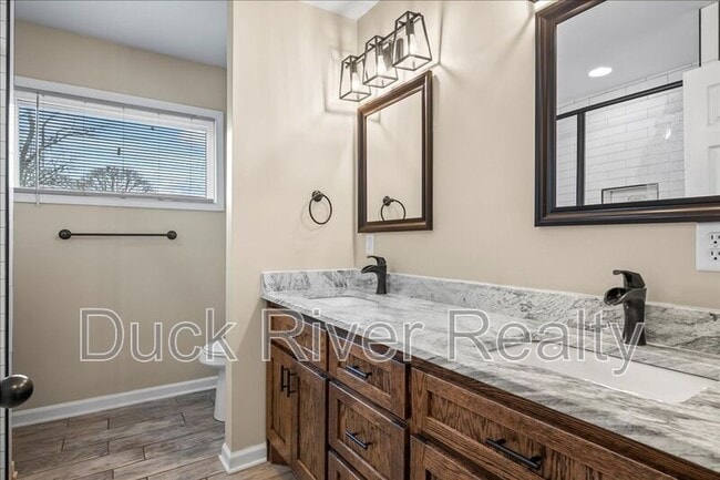 Building Photo - 406 7th St