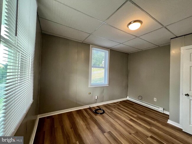 Building Photo - 6 Laurel Hill Ln