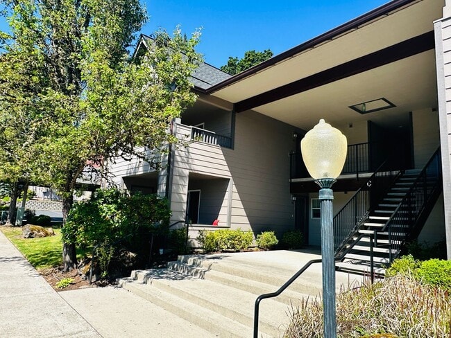 Building Photo - Charming Condo in Terrific Salmon Creek Location