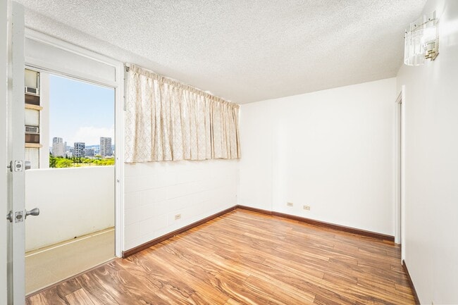Building Photo - Ala Wai Townhome #1002