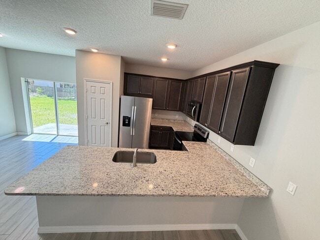 Building Photo - Beautiful 3 Bedroom, 2 Bathroom Home in Palm Bay!!