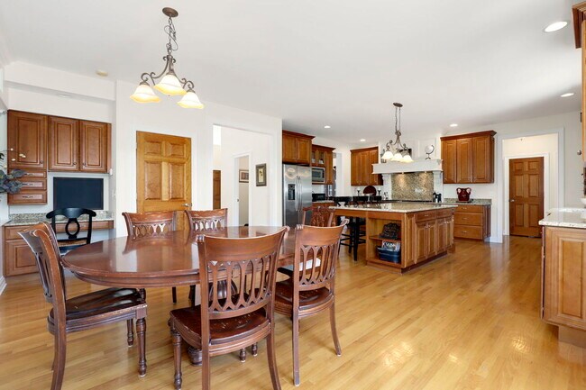 Building Photo - 126 Governors Ct