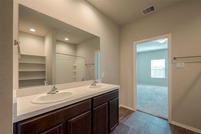 Building Photo - 2318 Georgina Falls Dr