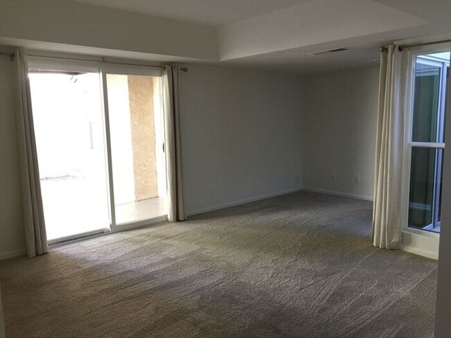 Building Photo - COMING SOON! Adorable 2 Bed 2 Bath Condo i...