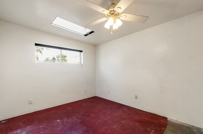 Building Photo - University Bungalow