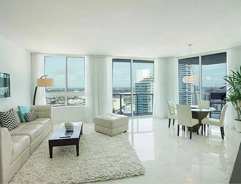 Building Photo - 1900 N Bayshore Dr