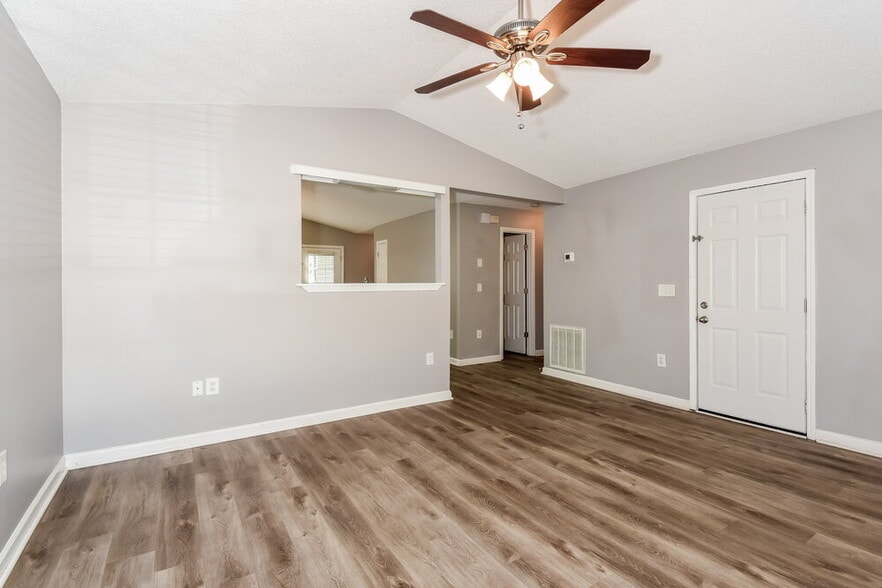 Building Photo - 223 Elm Dr