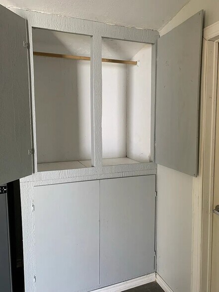 Building Photo - 3502 Ivandell Ave