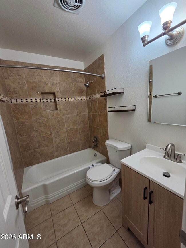 Building Photo - 6401 E Parkview Dr