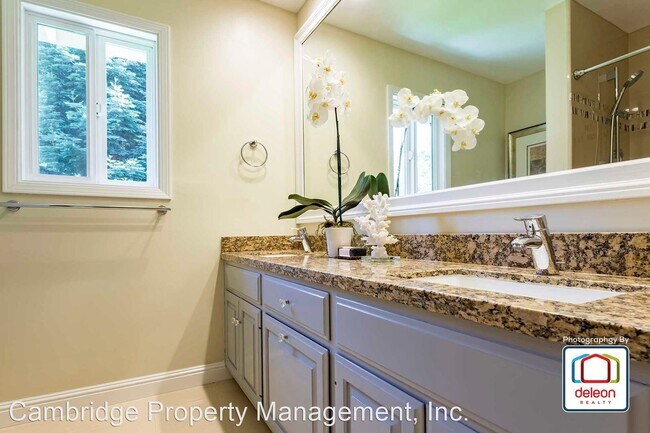 Building Photo - 5 br, 2.5 bath House - 2275 Tioga Drive
