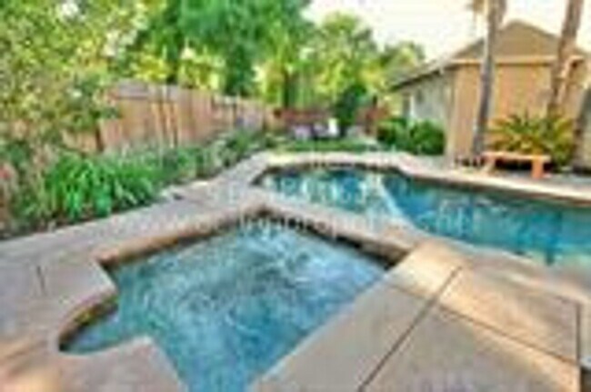 Building Photo - Granite Bay Beauty - 5 Bed, 3.5 Bath Home - Large Pool - Two Story - Lawn & Pool Service Included!