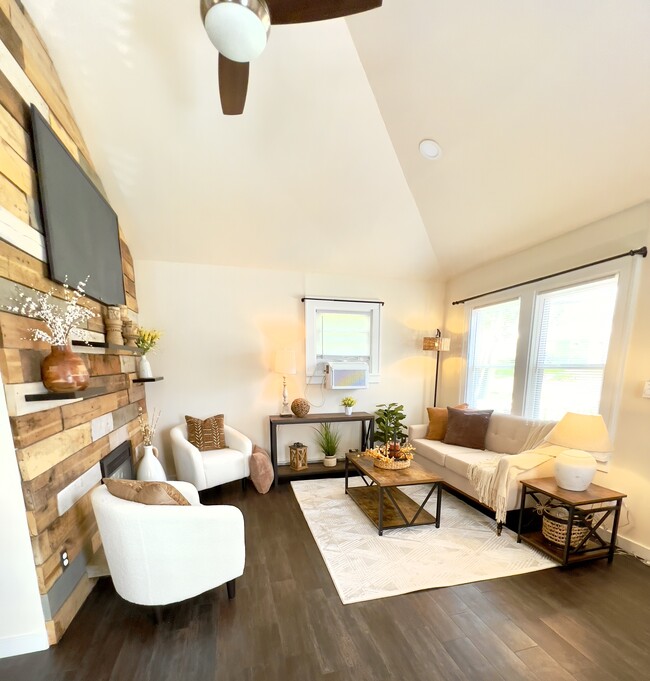 Building Photo - 2595 Shelburn Ave