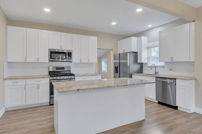 Building Photo - 3101 S Clarkson St