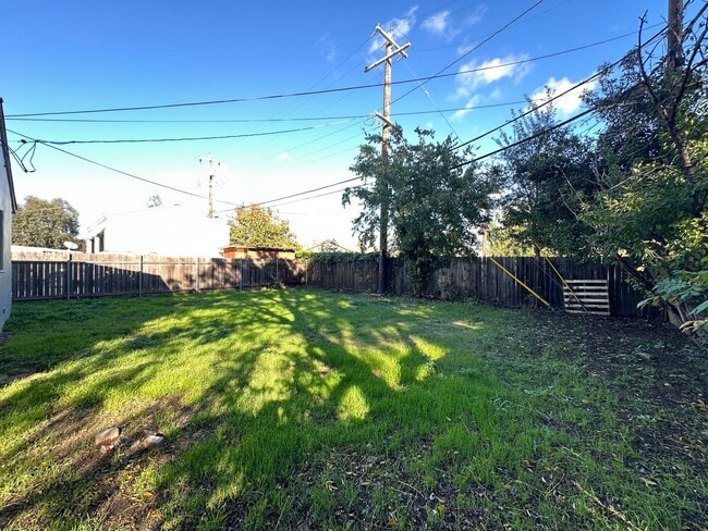 Building Photo - Charming Three Bedroom Near Westfield Park