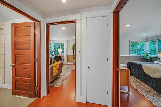 Building Photo - Nice 2 beds house in Maple Leaf within add...