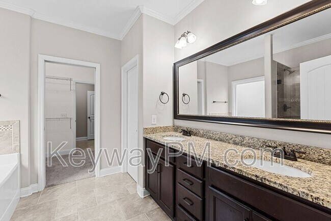 Building Photo - 716 Herrington Dr