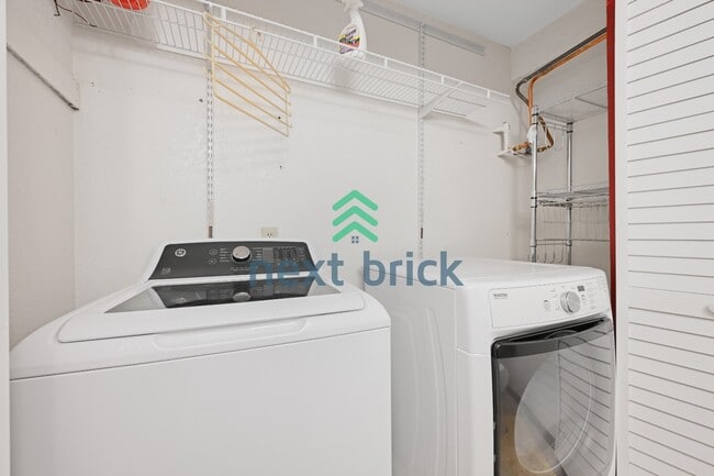 Building Photo - Lake Sammamish View Home with Spacious Decks in Prime Bellevue Location