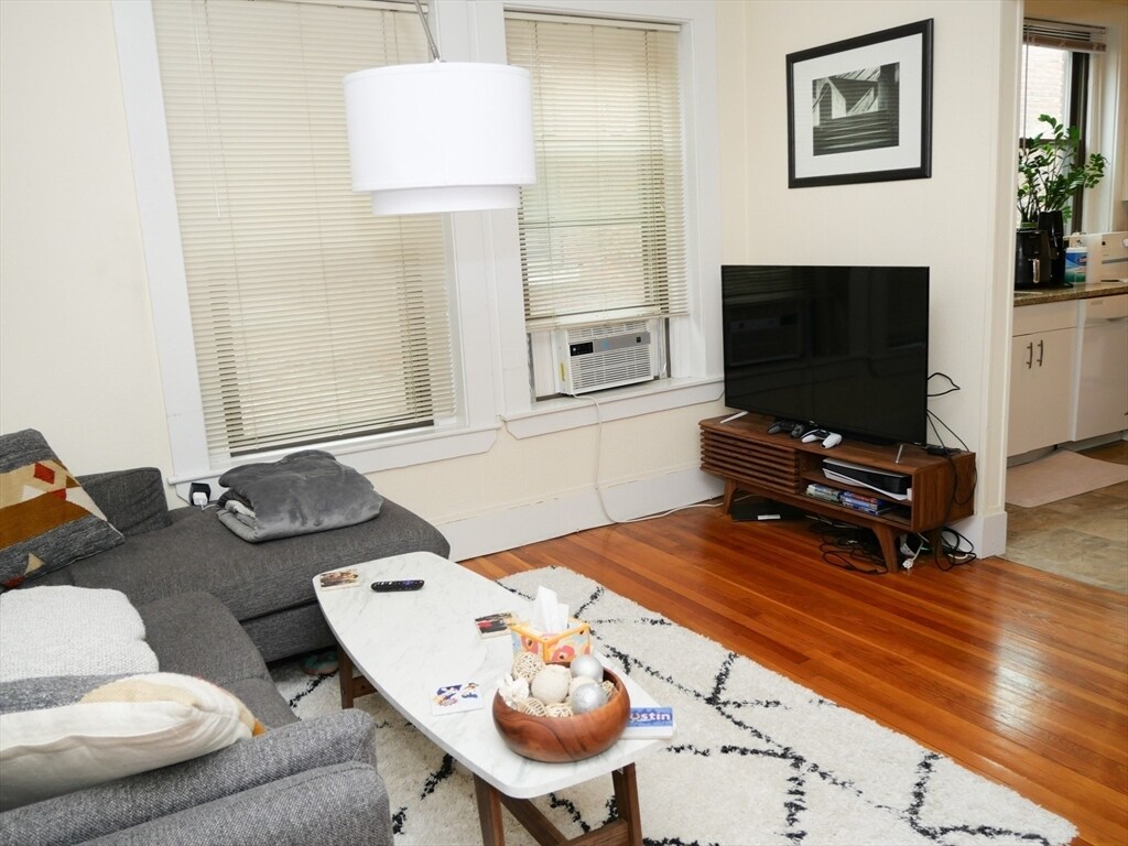 Building Photo - 1410 Beacon St