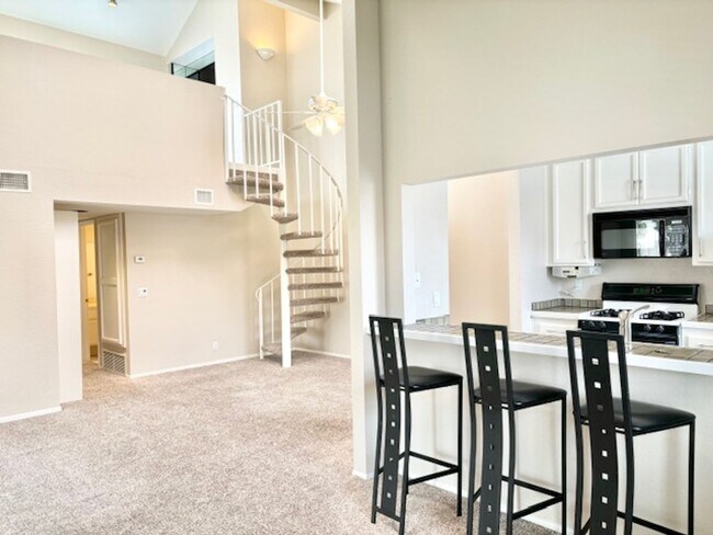 Building Photo - 2226 Martinique Ln
