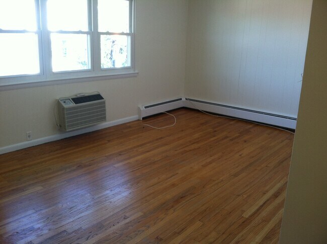 Building Photo - 134 Commercial Ave