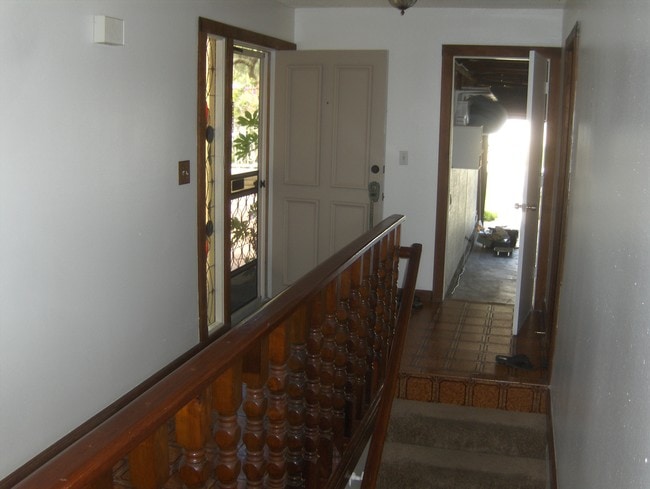 Building Photo - 809 N Paulina Ave
