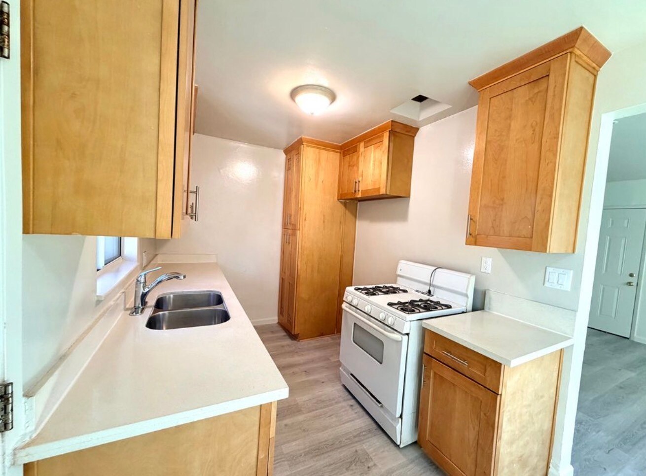 Kitchen include refrigerator - 15247 Acre St