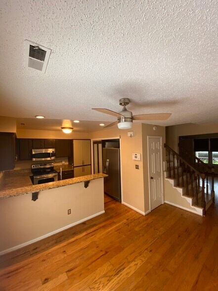 Kitchen - 524 Pine Tops Ct