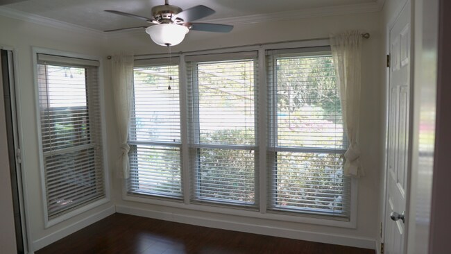 Building Photo - 710 Park Ridge Cir