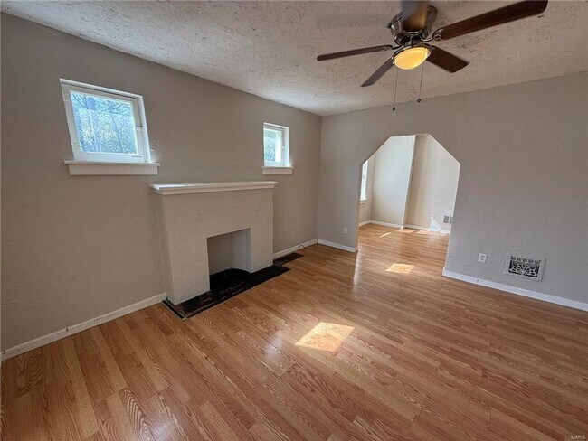 Building Photo - 1195 Belrue Ave