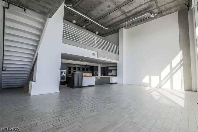 Building Photo - 900 S Las Vegas Blvd