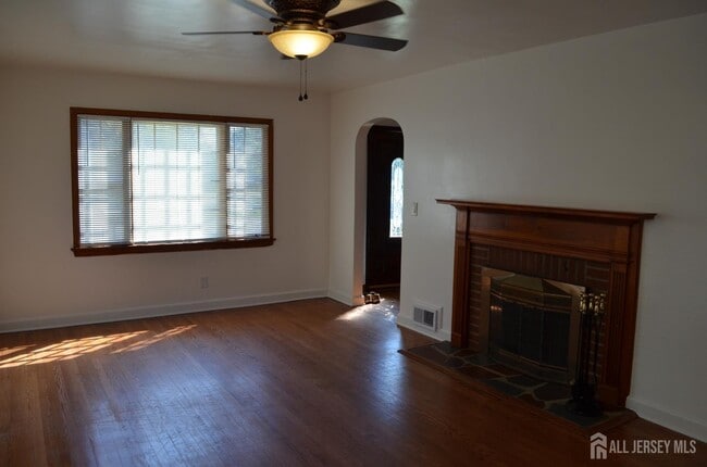 Building Photo - 550 4th St