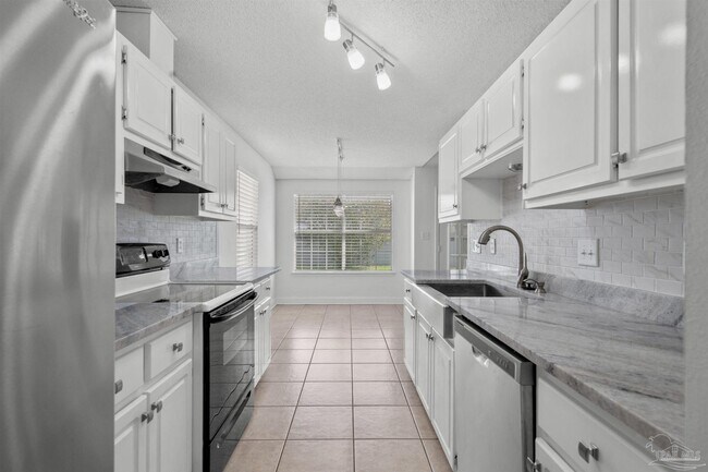 Building Photo - 383 Mirabelle Dr