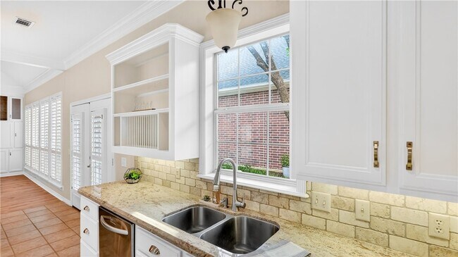 Building Photo - 4728 Stonebriar Cir