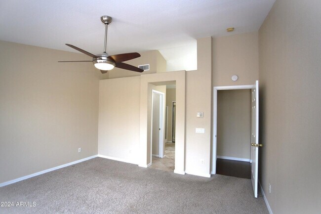 Building Photo - 1130 W Raven Dr