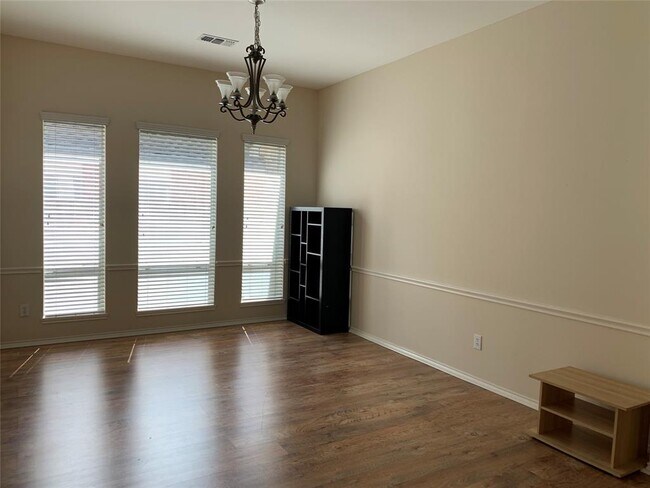 Building Photo - 3023 Aspen Ln