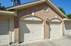 Building Photo - 6607 Lake Woodlands Dr