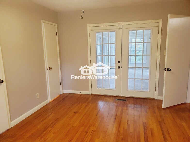 Building Photo - 2020 Annette Ln SW