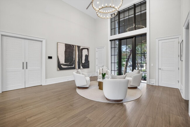 Building Photo - 400 Mola Ave