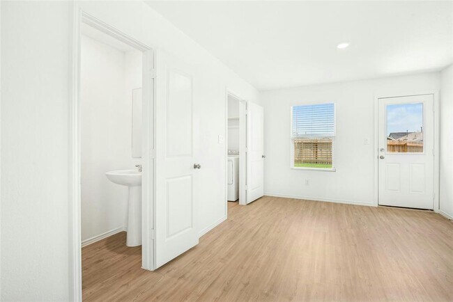 Building Photo - 190 Sambre St