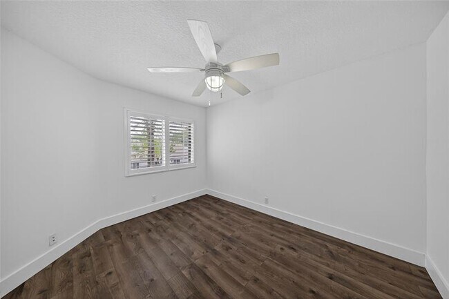 Building Photo - 744 NW 42nd Pl