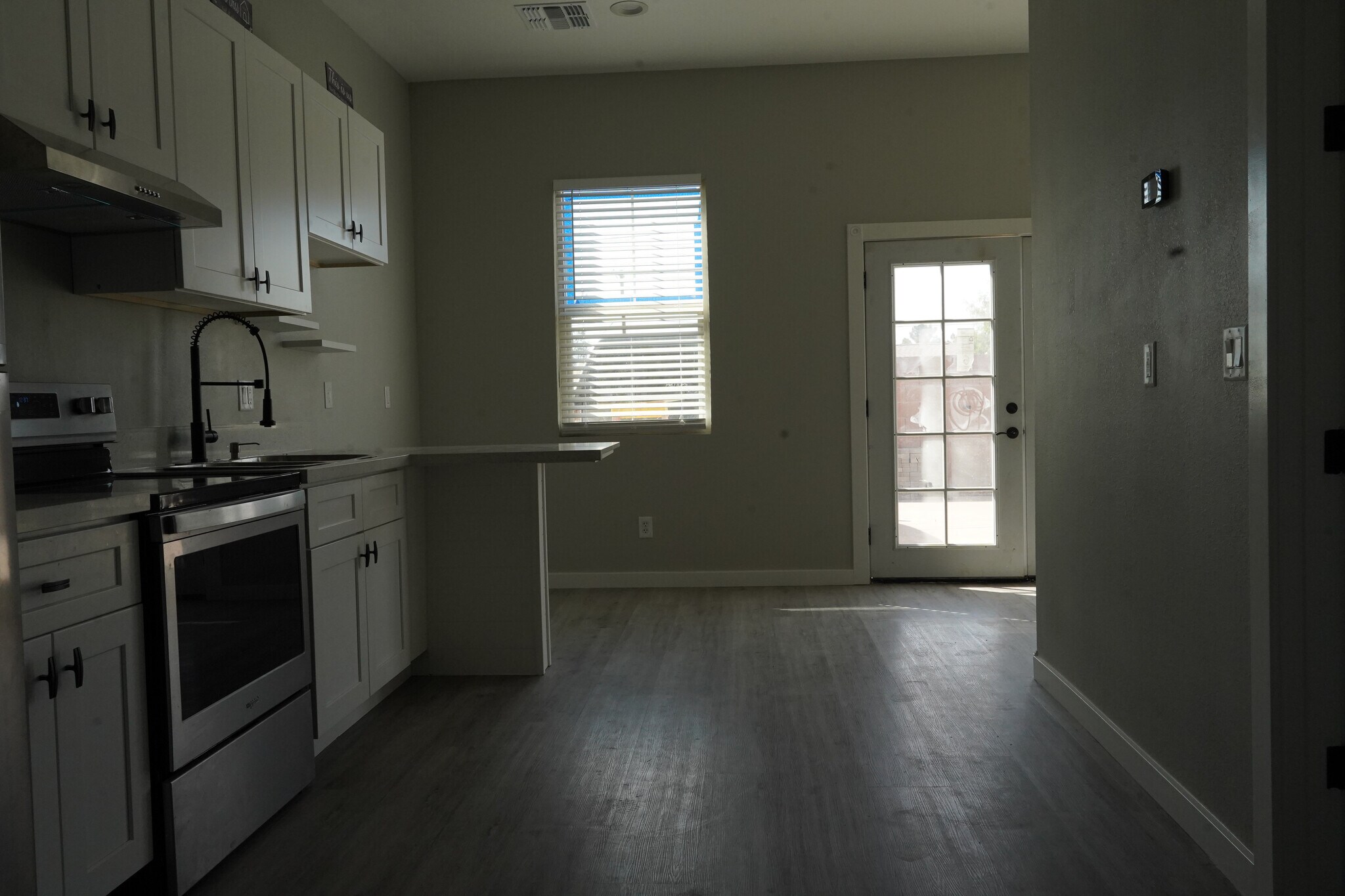 Building Photo - 926 W Estes Way