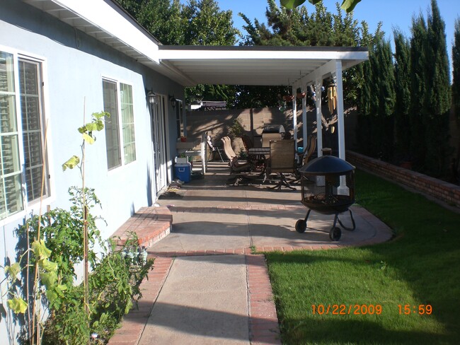 Building Photo - 1081 Tulare Dr